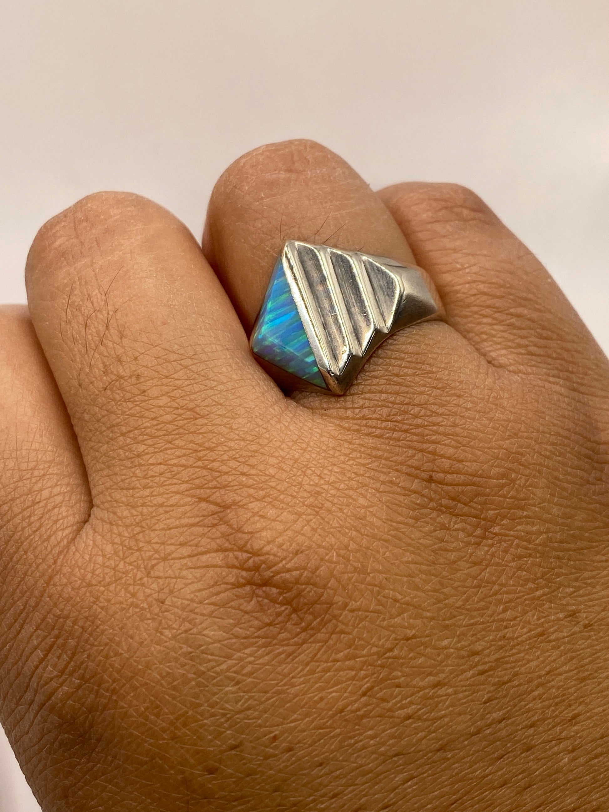 Sello 950 MEXICO en la banda interior del anillo de plata artesanal
