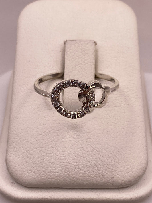 Anillo solitario de plata .925 con circonia blanca engastada en frente minimalista