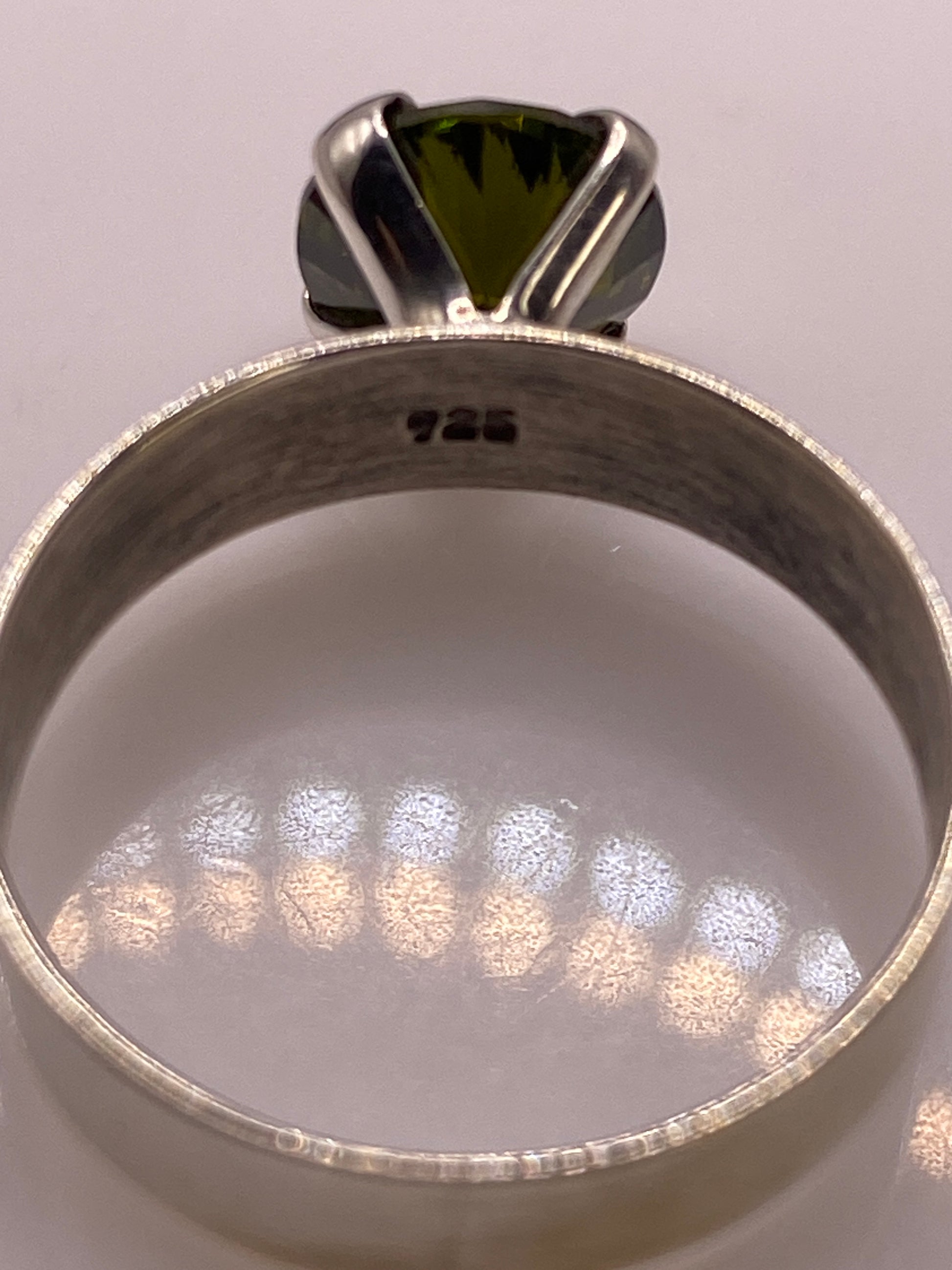 Anillo de Plata Solitario con Circonia Verde Oliváceo — foto 5