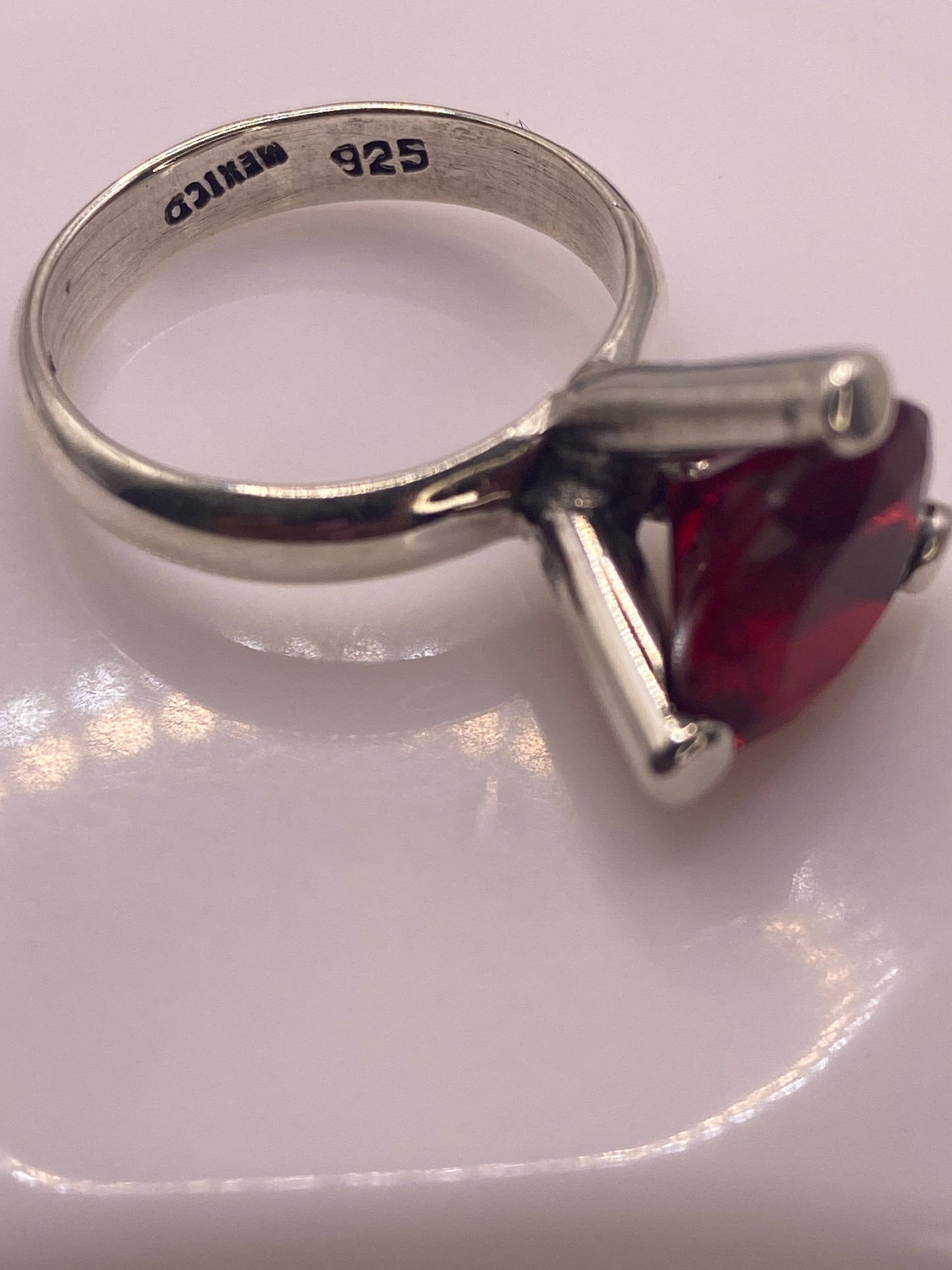 Anillo Solitario de Plata .925 con Circonia Roja — Coctel Elegante — foto 5