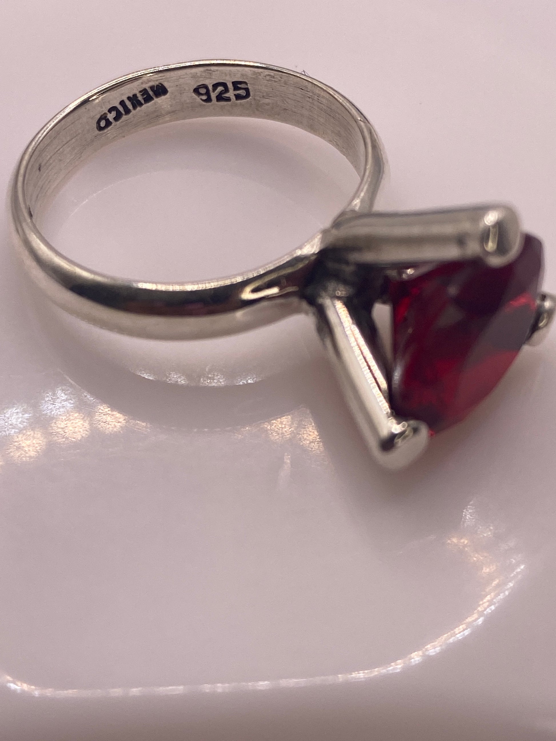 Anillo Solitario de Plata .925 con Circonia Roja — Coctel Elegante — foto 5