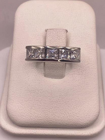 Anillo solitario de plata .925 con circonia blanca brillante en caja de presentación