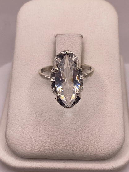 Anillo solitario de plata .925 con circonia cristalina brillante engastada artesanalmente