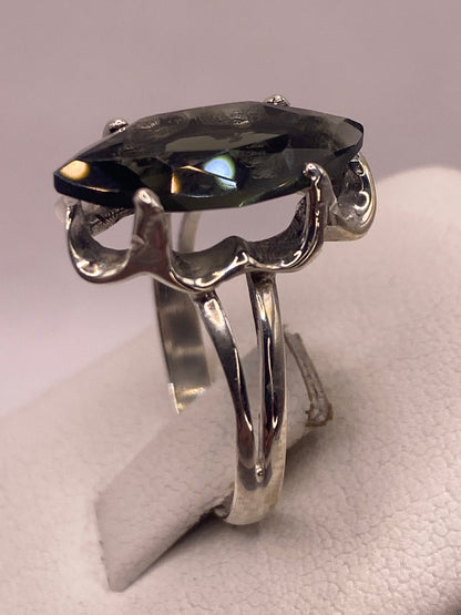 Detalle del sello 925 MEXICO en la banda interna del anillo de plata