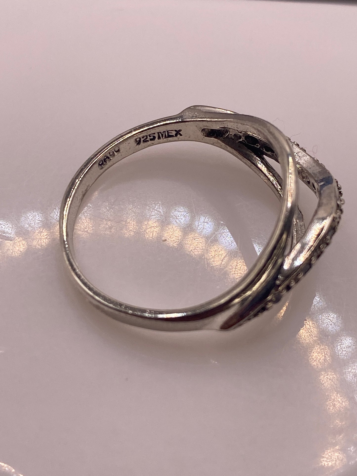 Anillo de Plata Cruzado con Circonia Blanca — Elegancia Solitario — foto 5