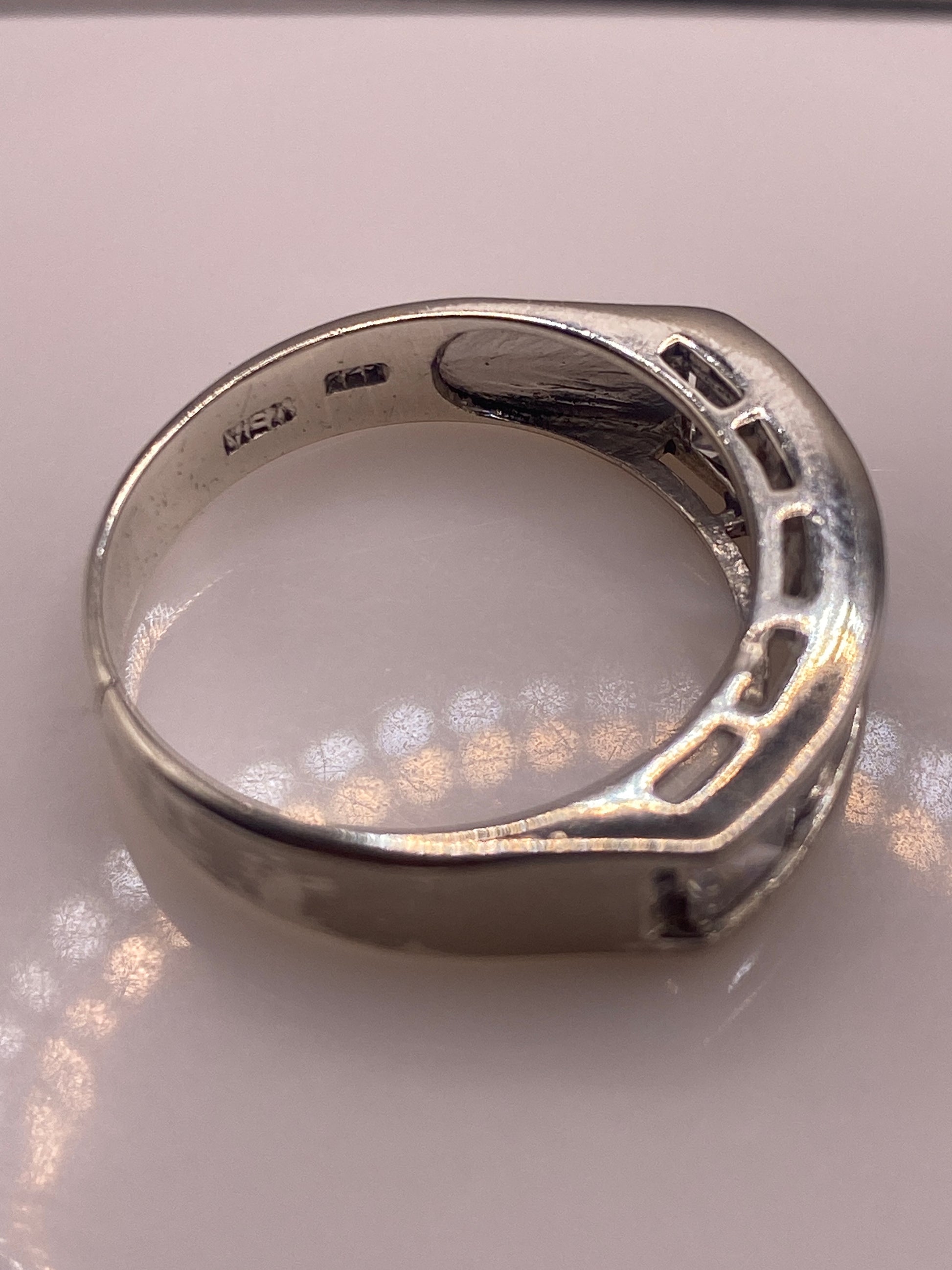 Anillo de Plata Solitario con Circonia Blanca — Diseño Moderno Minimalista — foto 5