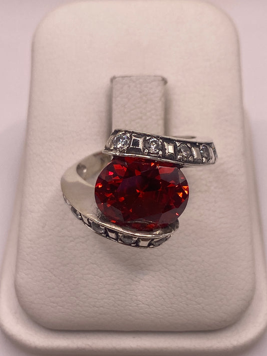 Anillo solitario de plata con circonia naranja brillante montado a mano en Taxco