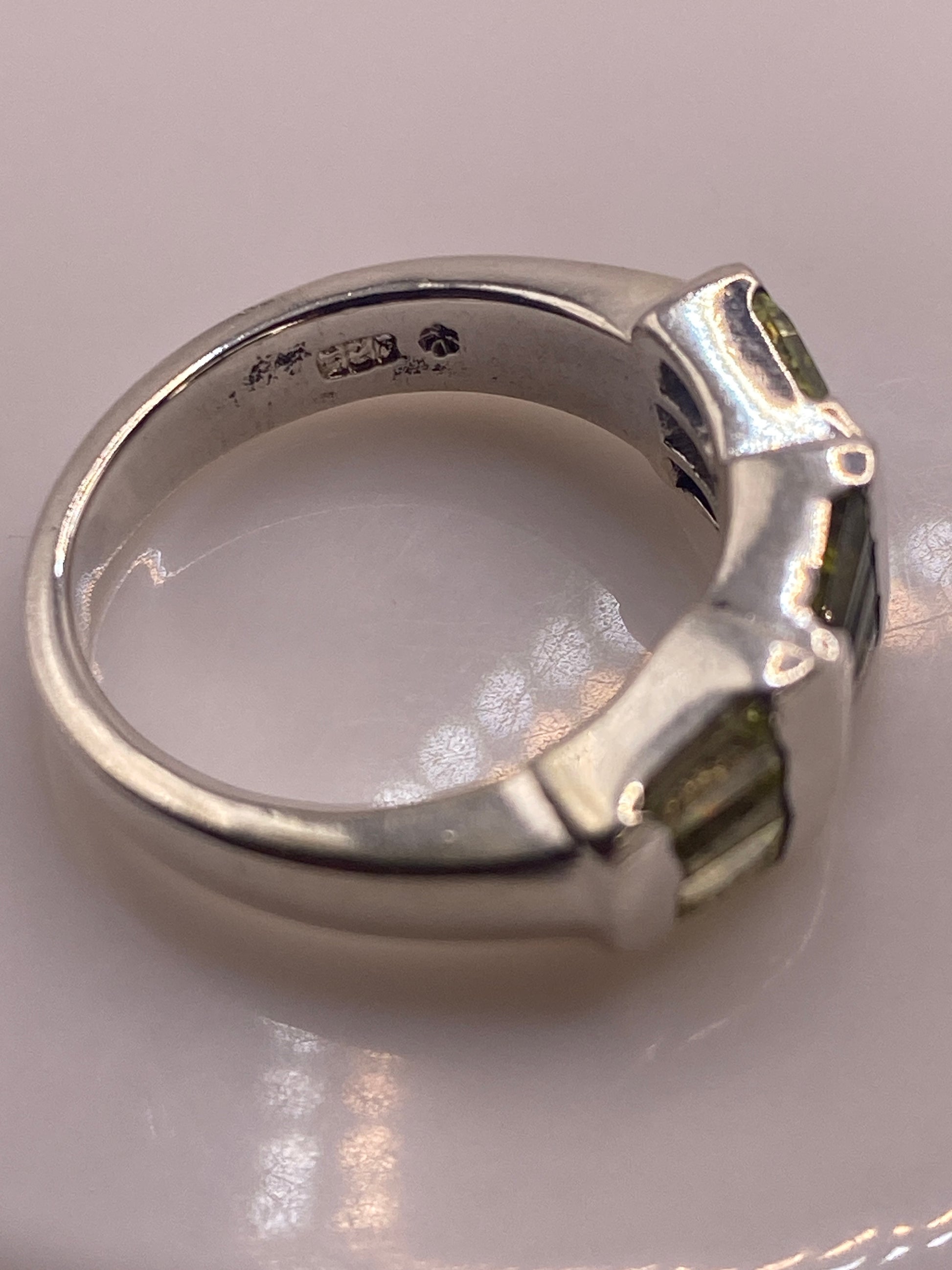 Anillo de Plata Circonia Asimétrico — Diseño Moderno Unisex — foto 5