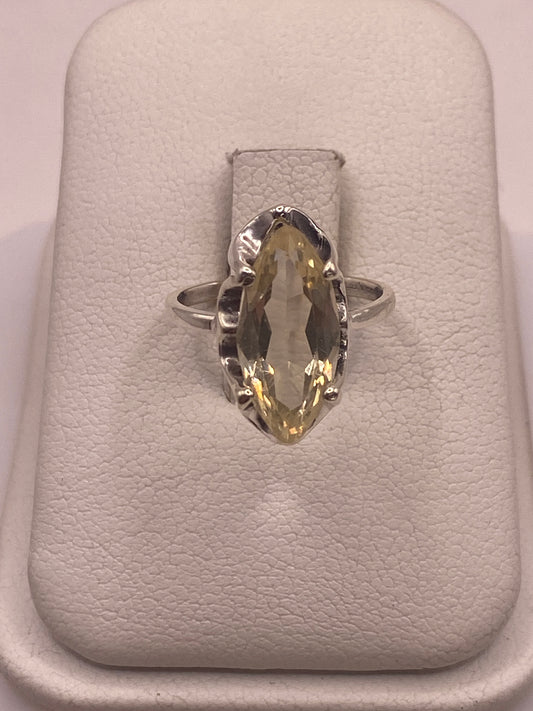 Anillo solitario de plata .925 con circonia amarilla radiante en estuche blanco