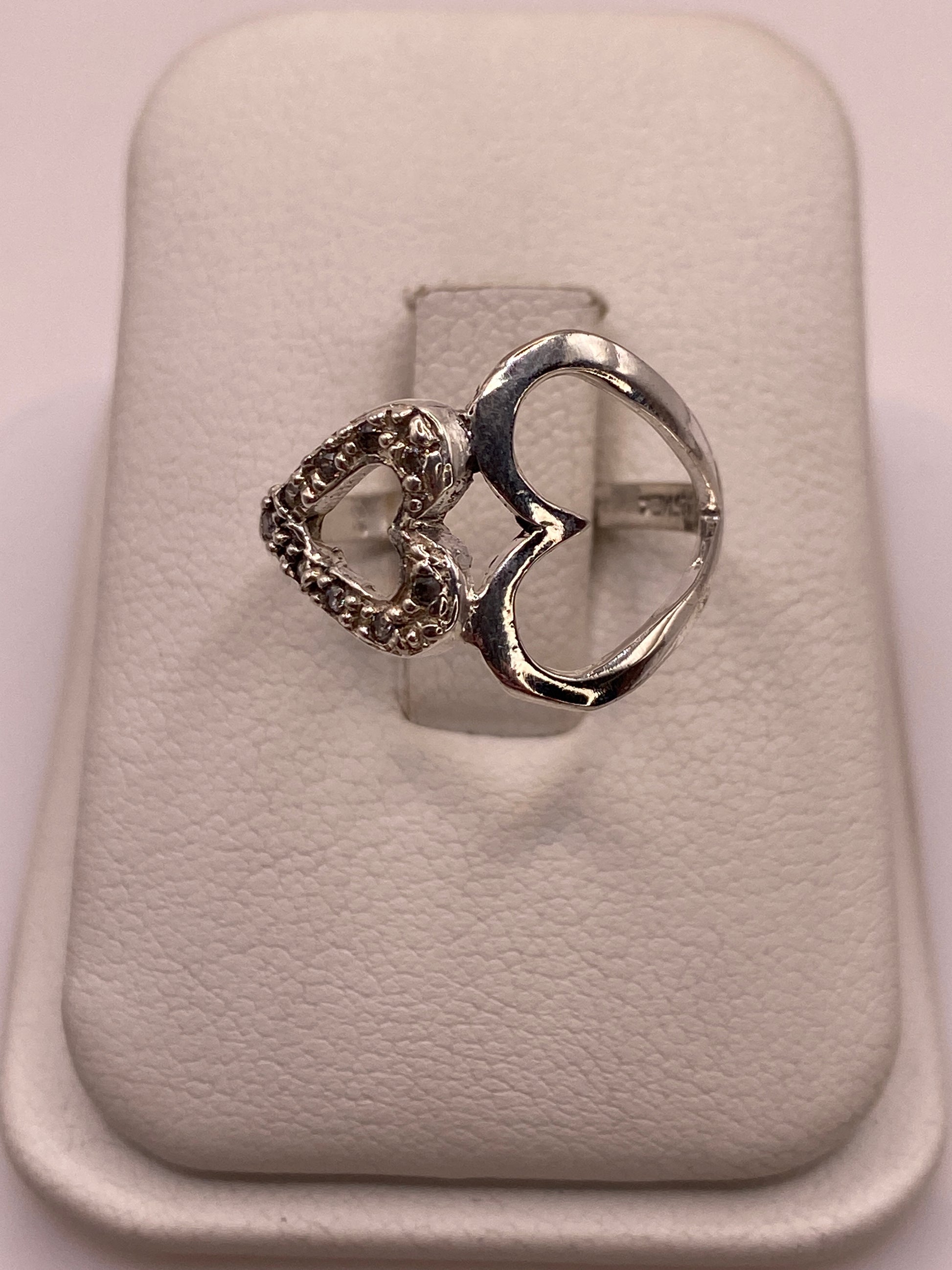 Anillo solitario de plata con circonia blanca engastada a mano en Taxco