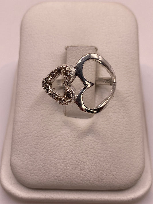 Anillo solitario de plata con circonia blanca engastada a mano en Taxco