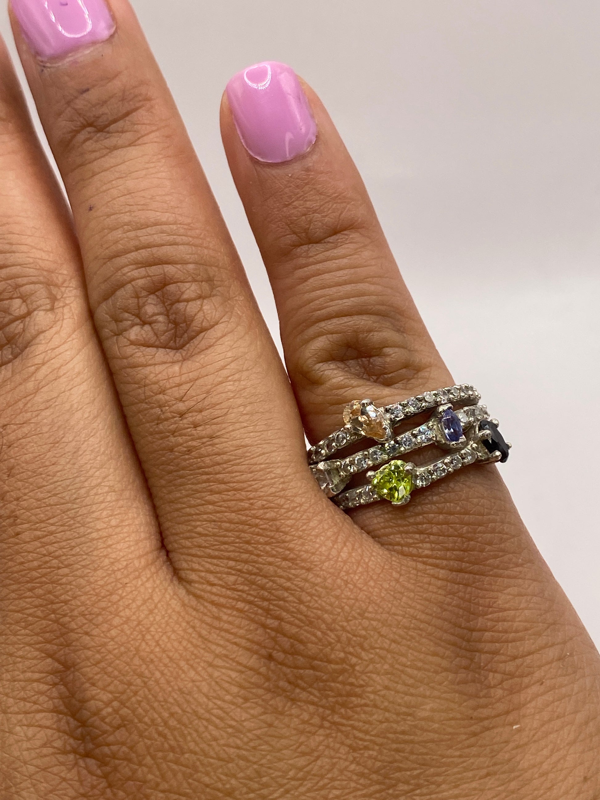 Anillo de plata con sello Mexico visible en la banda interior