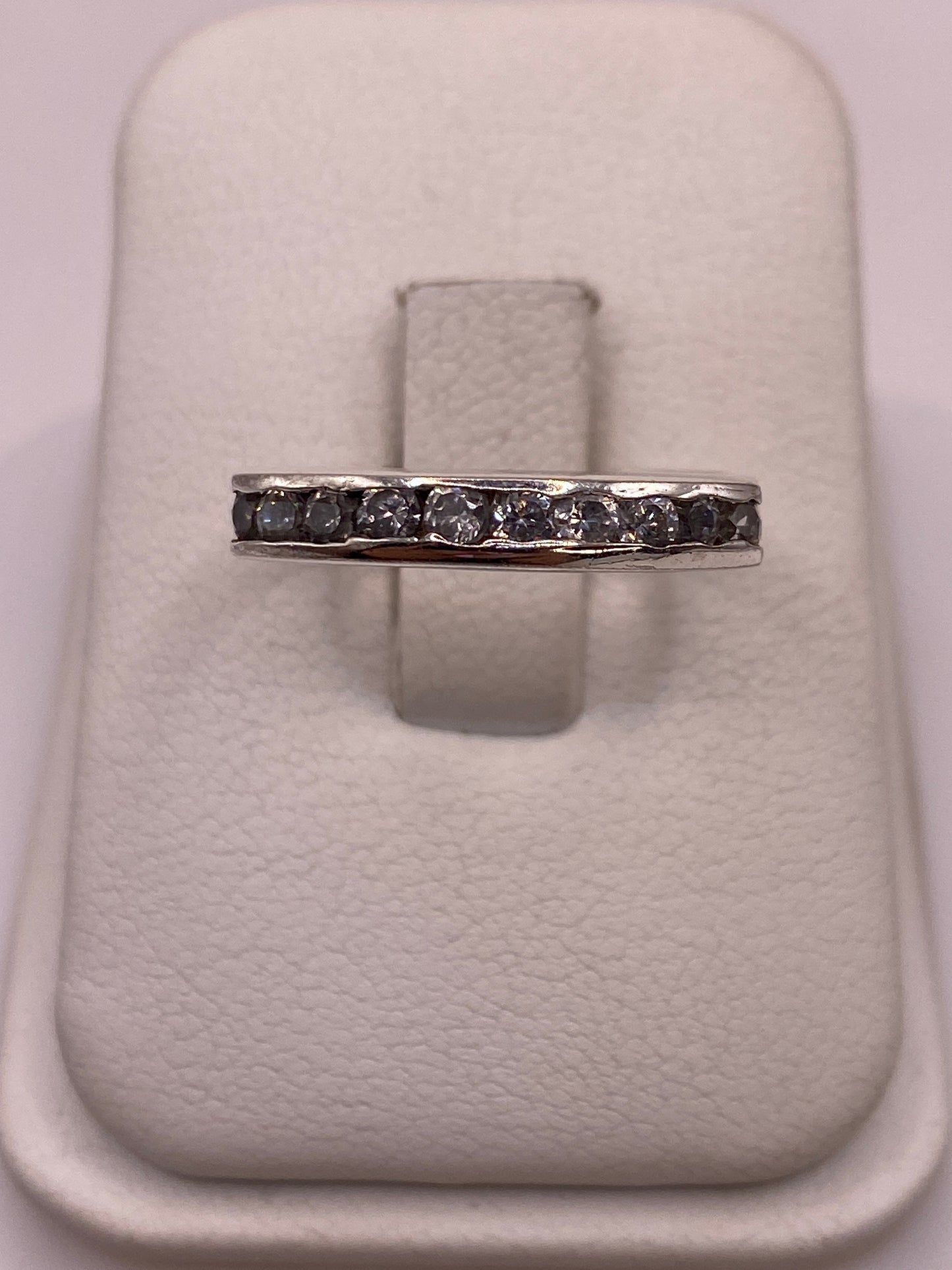 Anillo de plata .925 con circonia blanca en estuche blanco