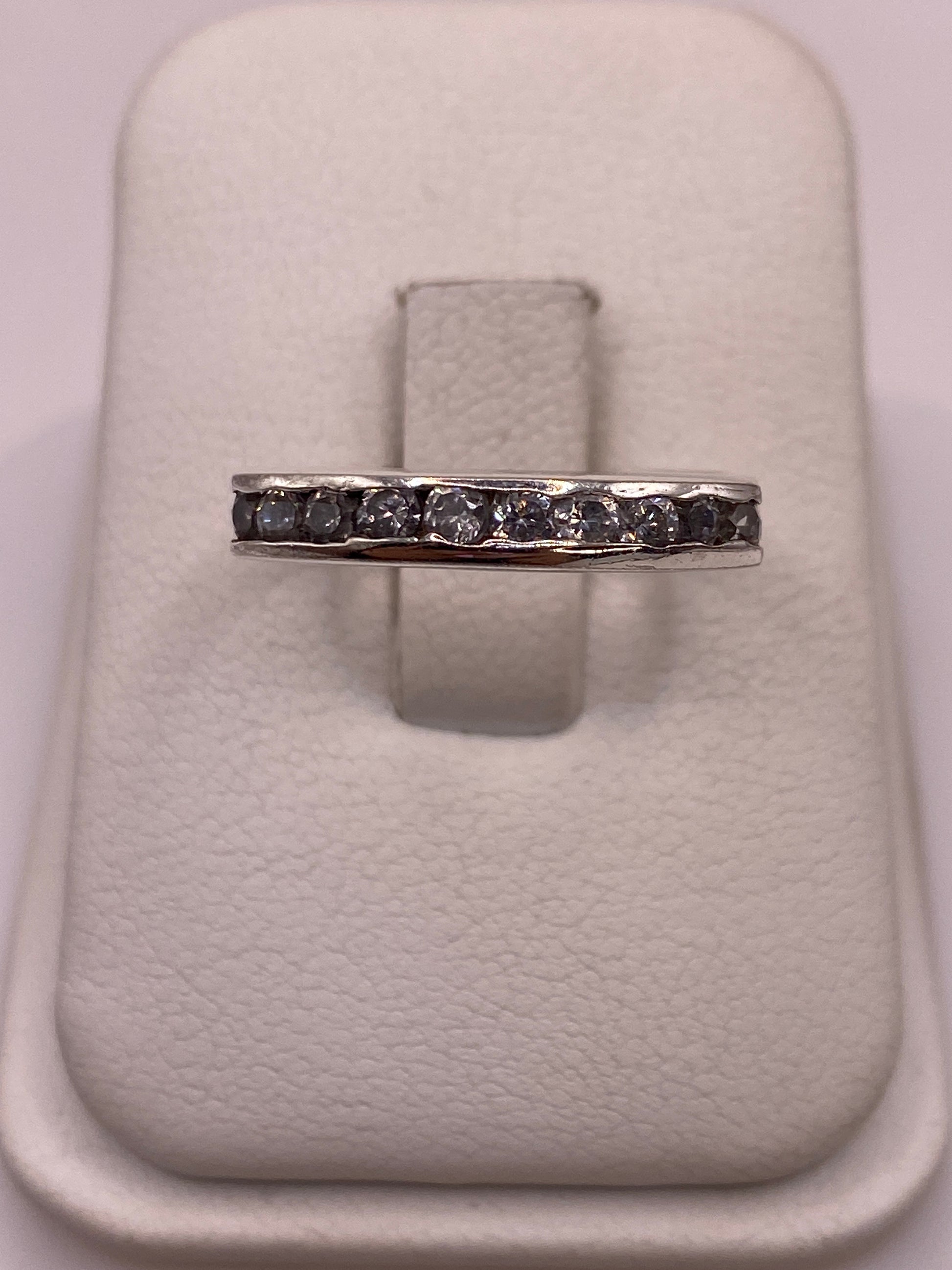Anillo de plata .925 con circonia blanca en estuche blanco