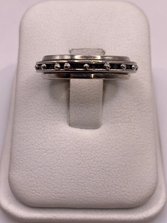 Anillo de plata solitario con circonia en estuche blanco, vista superior