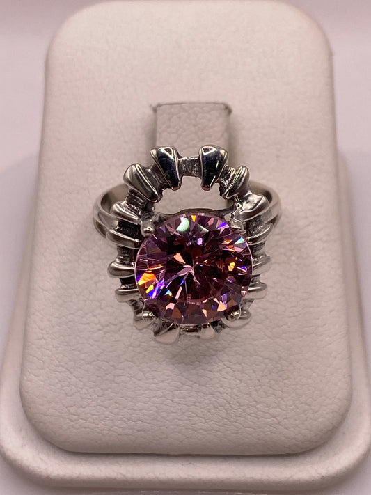 Anillo de plata .925 con circonia rosa facetada en caja de presentación blanca
