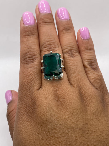 Anillo en báscula con sello .925 MEXICO visible y peso 6.3 gramos