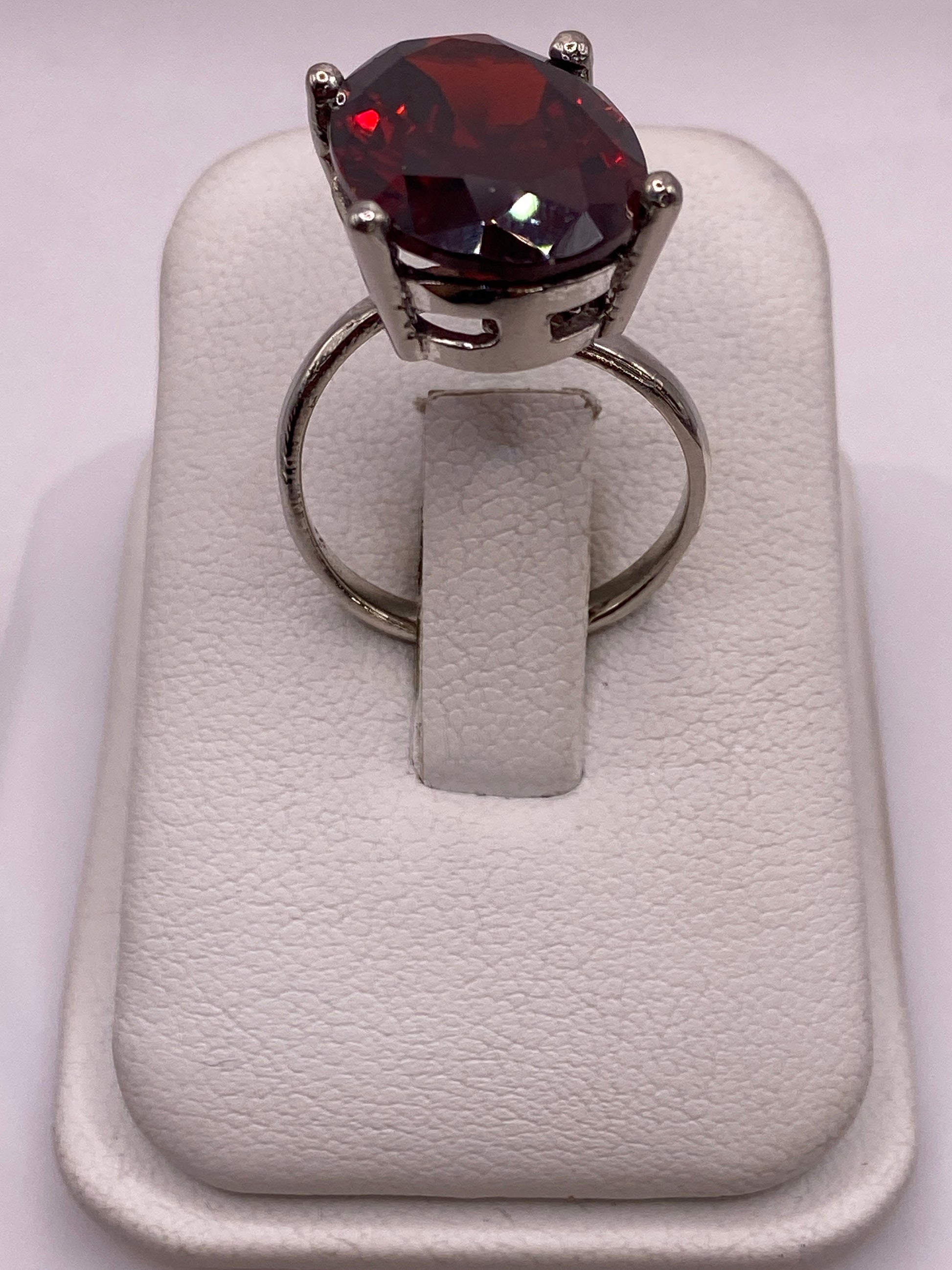 Anillo de Plata con Circonia Roja Ajustable — Solitario Elegante — foto 1