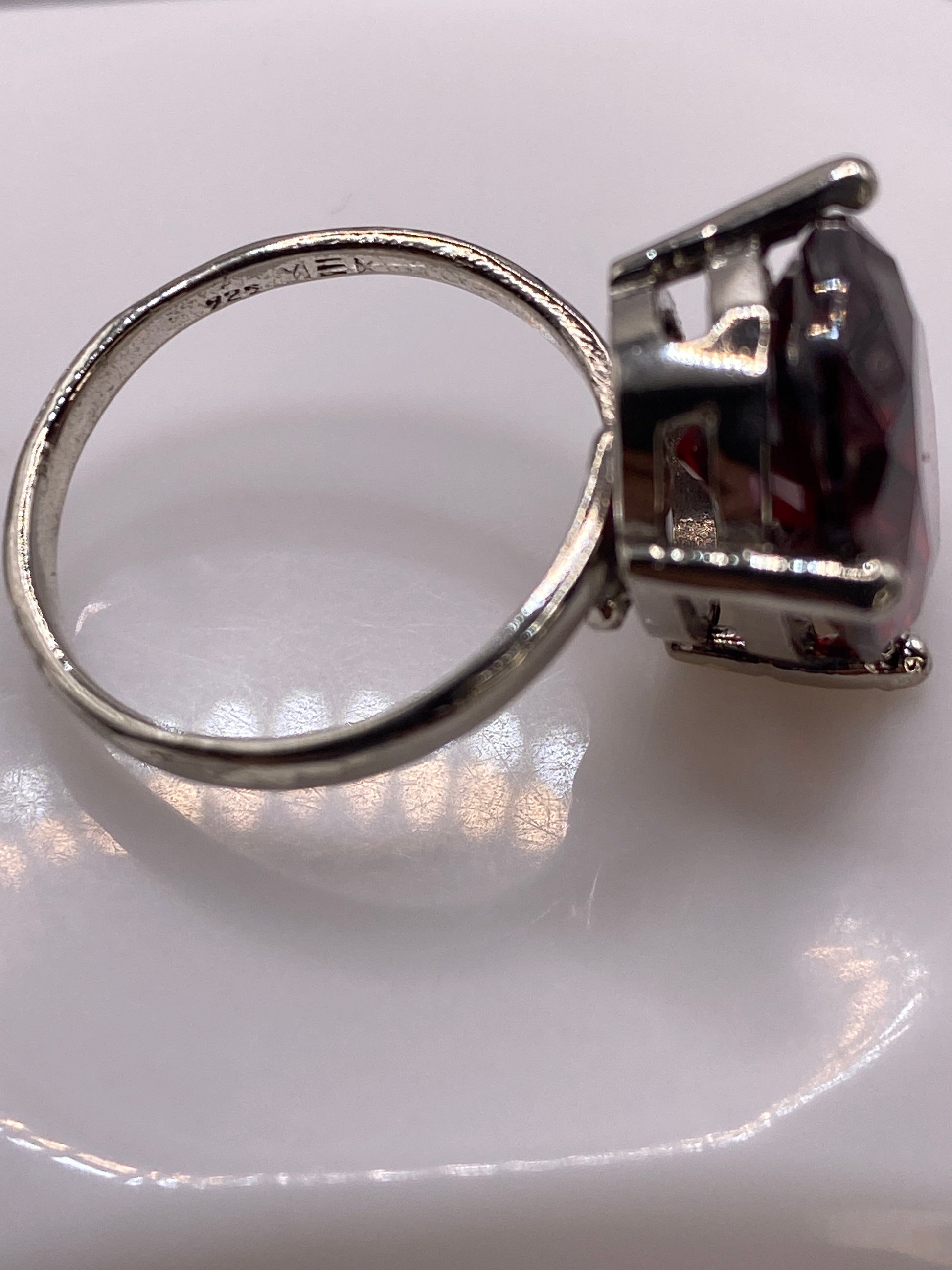 Anillo de Plata con Circonia Roja Ajustable — Solitario Elegante — foto 5