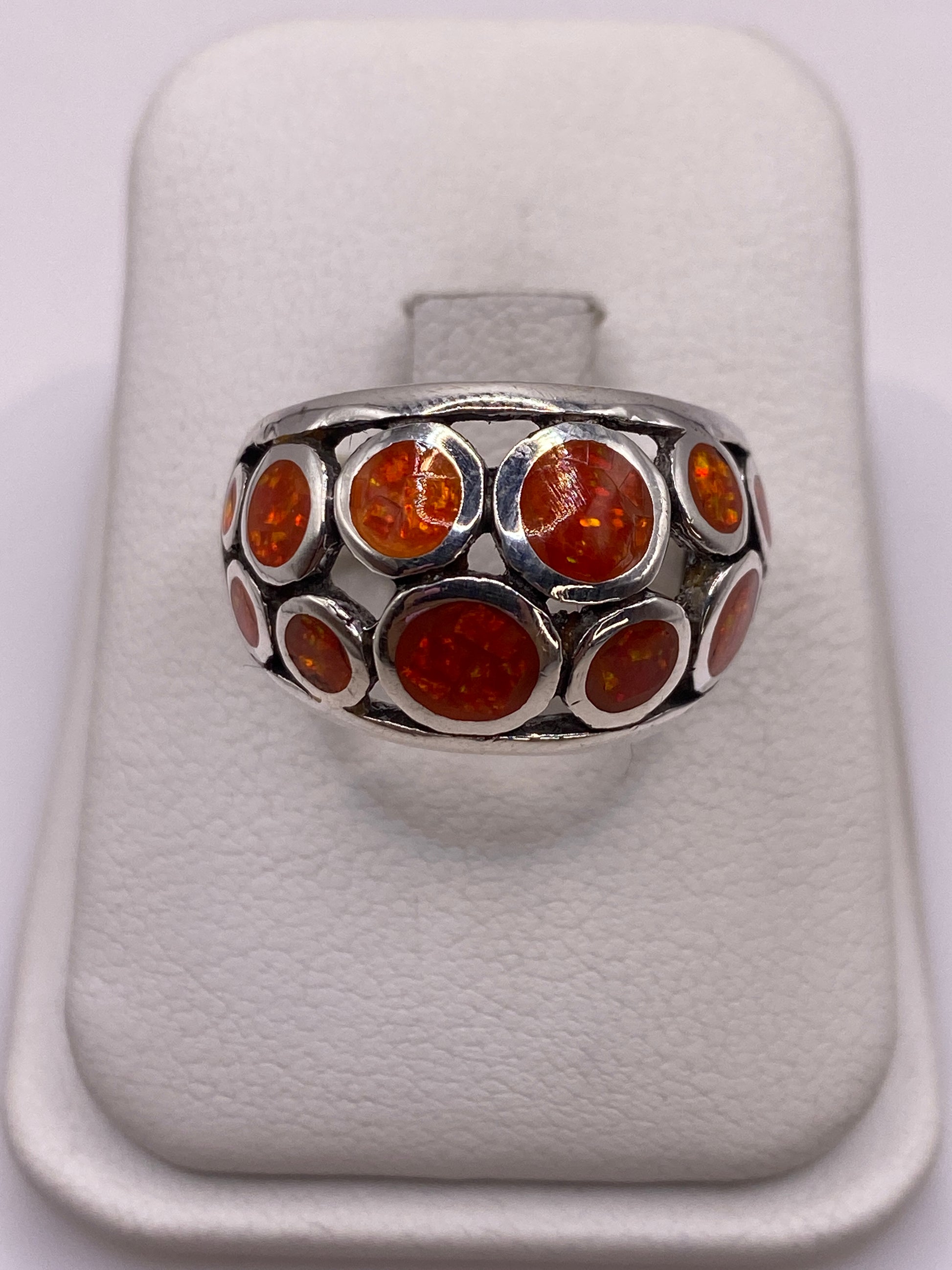 Anillo de plata .925 con ópalo de fuego naranja, vista frontal en estuche