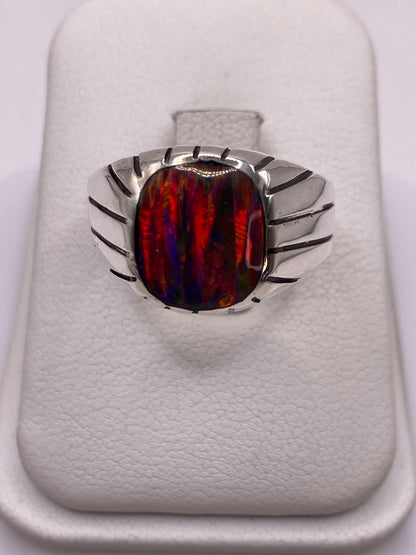 Anillo de plata .925 con ópalo de fuego multicolor en tonos rojo, naranja, verde y azul