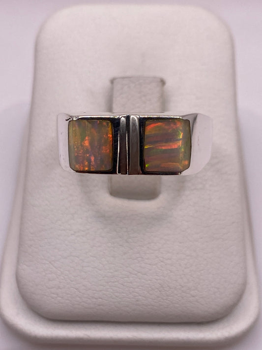 Anillo de plata .950 con ópalo de fuego multicolor en presentación de lujo