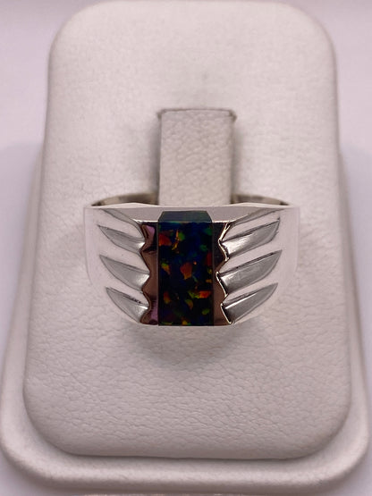 Anillo de plata .925 con ópalo de fuego multicolor en talla 10, detalle del frente