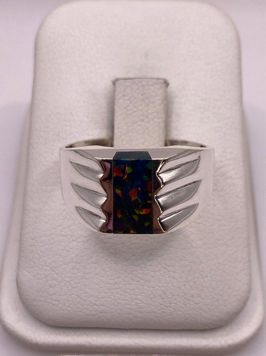 Anillo de plata .925 con ópalo de fuego multicolor en talla 10, detalle del frente