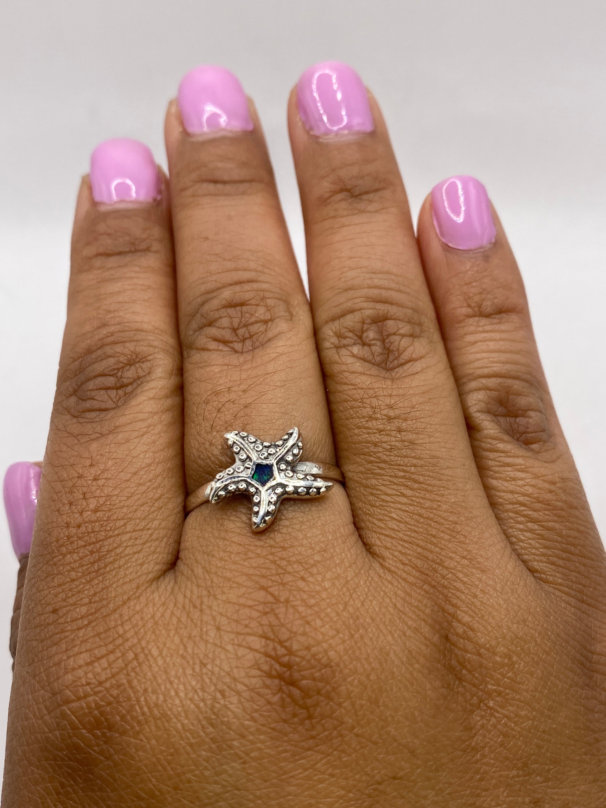 Lateral del anillo estrella de mar en plata auténtica de Taxco con sello 925