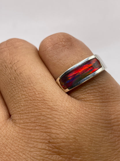 Anillo en balanza digital mostrando 5.5 gramos, sello 925 visible en banda interior