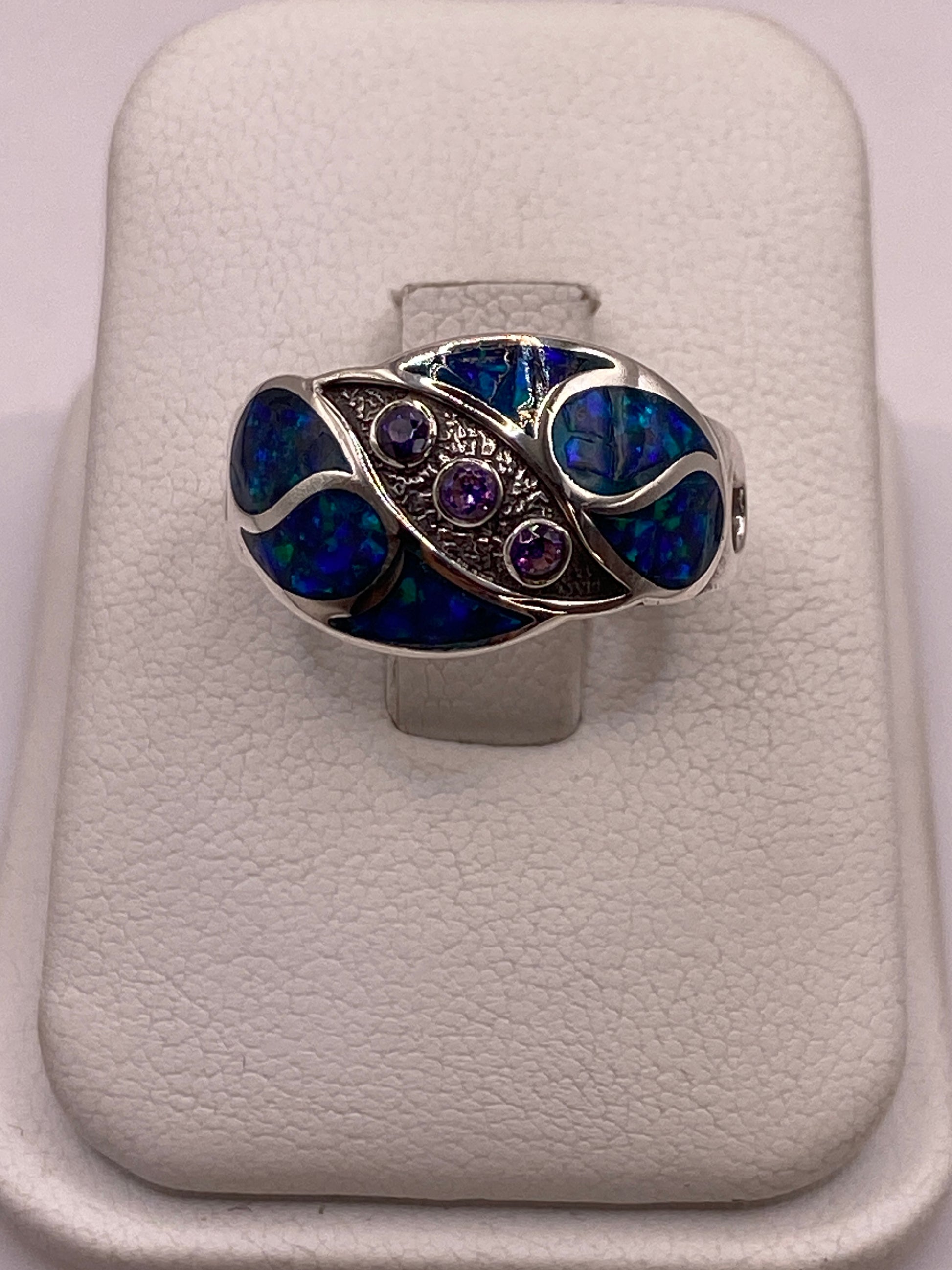 Anillo de plata .950 con ópalo de fuego multicolor en estuche blanco