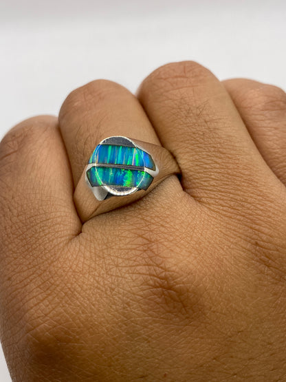 Anillo sobre fondo blanco con sello 950 visible en la banda interior