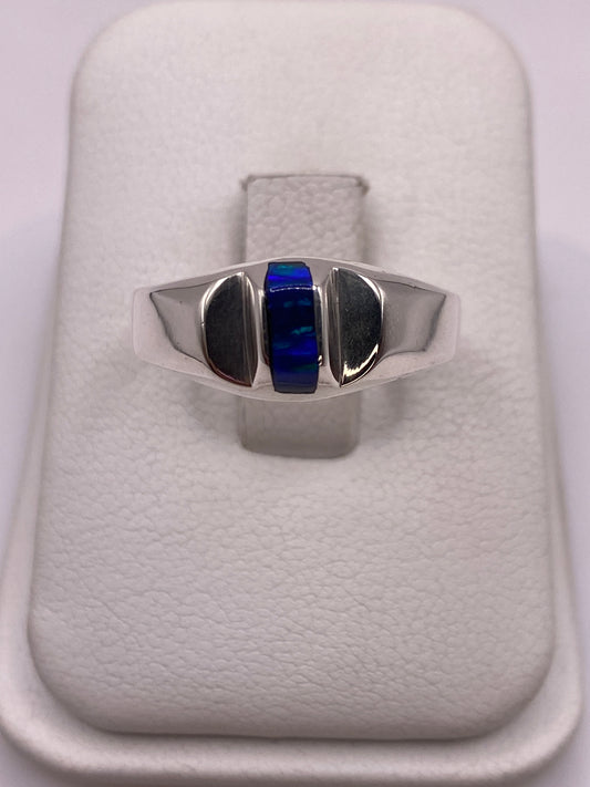 Anillo de plata .950 con ópalo de fuego azul en diseño asimétrico, vista frontal