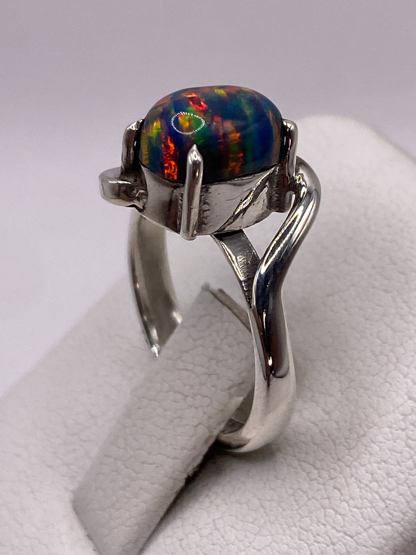 Detalle del engaste artesanal a mano en plata pura .950 MEXICO