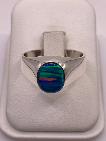 Anillo solitario de plata con ópalo de fuego azul en banda ancha