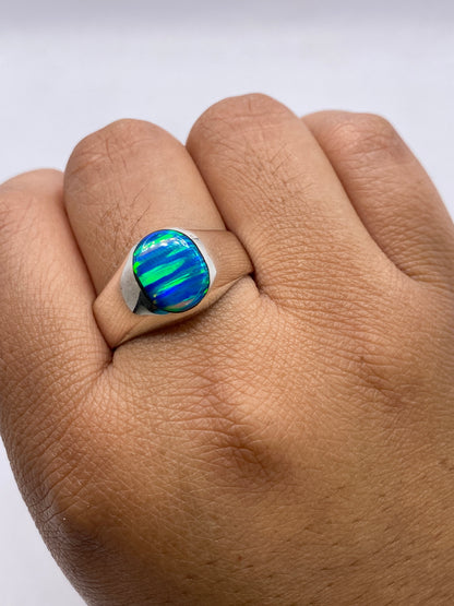 Anillo en la mano con sello .925 MEXICO visible en la banda