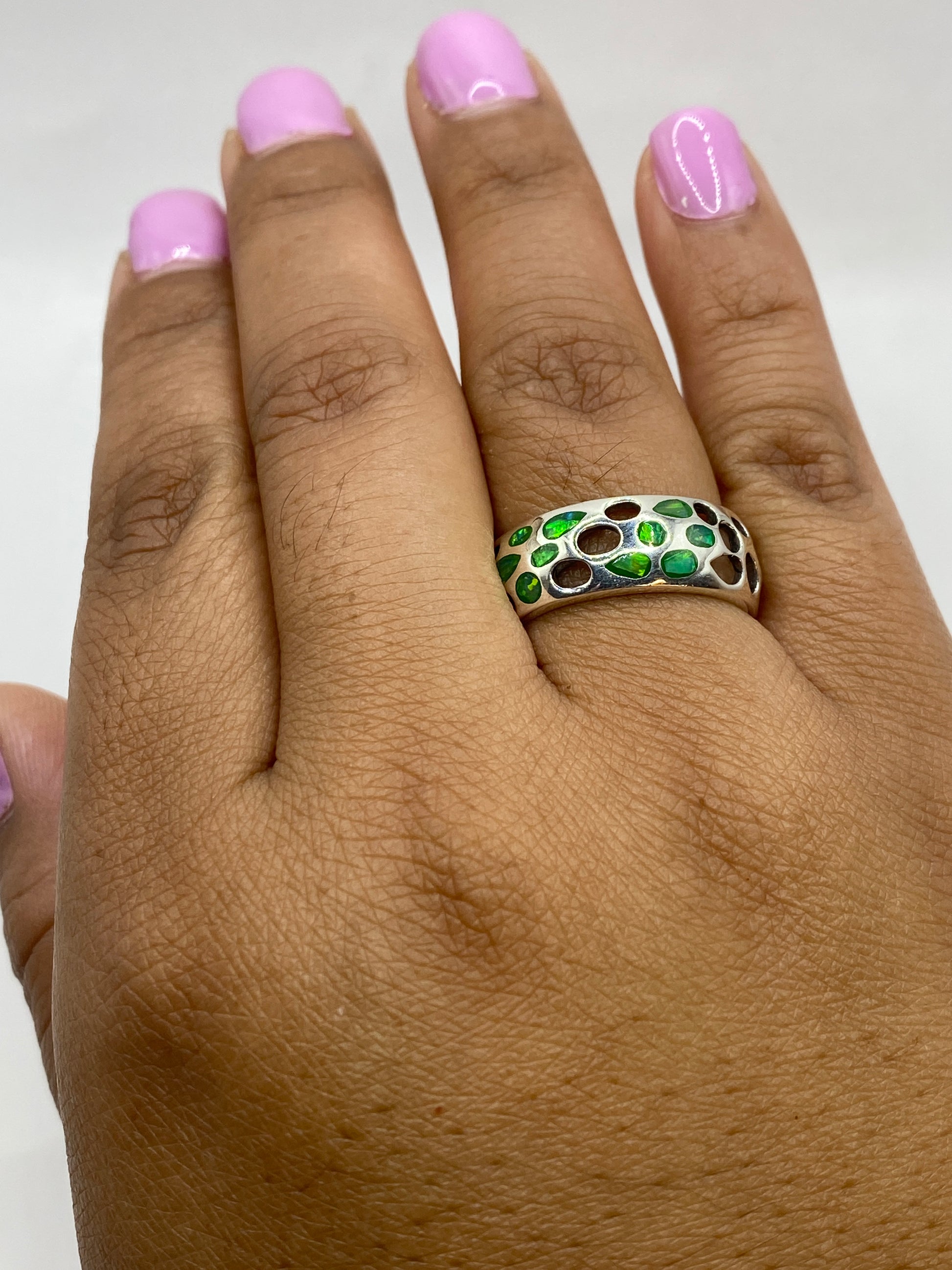 Anillo sobre báscula mostrando peso de 4.3 g y hallmark .925 MEXICO