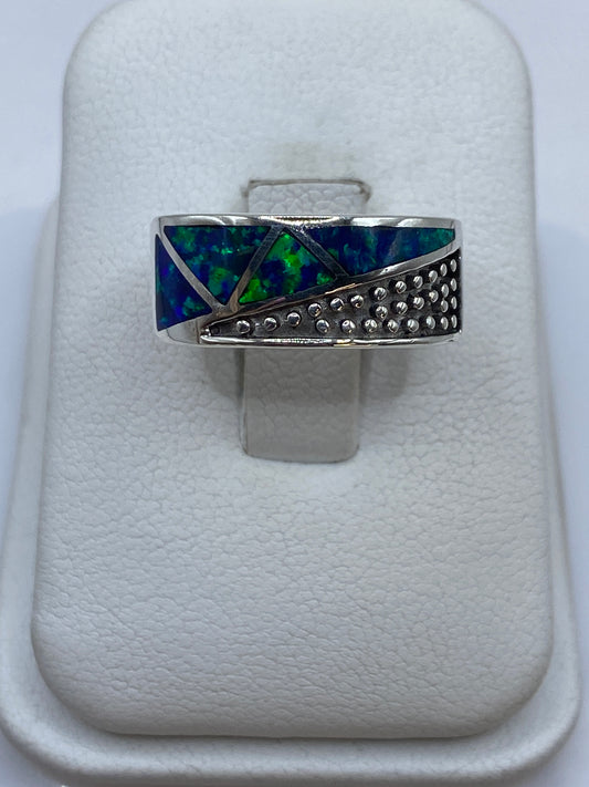 Anillo de plata .950 con ópalo de fuego azul, diseño geométrico tallado a mano