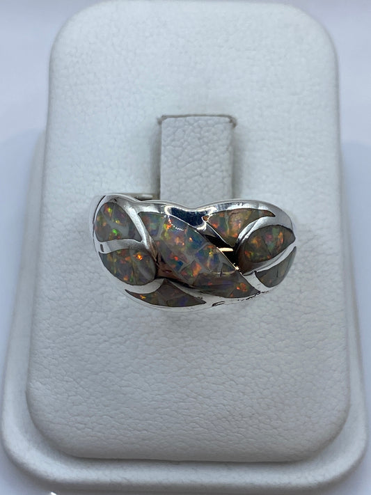 Anillo de plata .950 con ópalo de fuego natural multicolor, frente geométrico