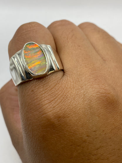 Anillo sobre fondo blanco exhibiendo el sello 950 MEXICO en la banda de plata