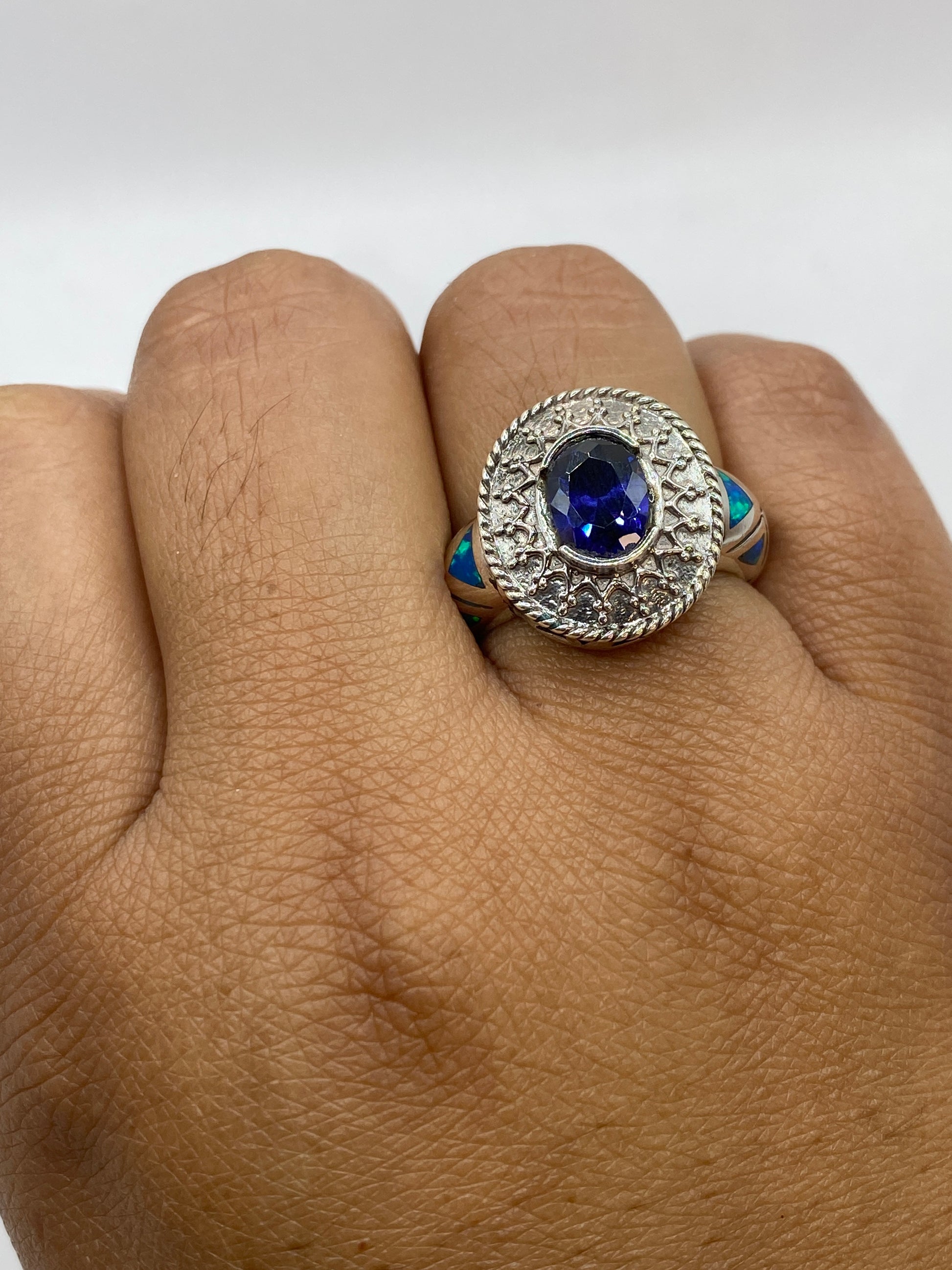 Anillo de plata pura .950 con sello hallmark visible en la banda interior