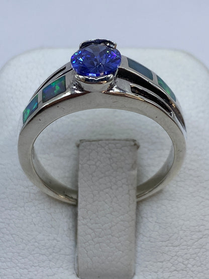 Anillo de plata .950 con ópalo de fuego multicolor en tono solitario