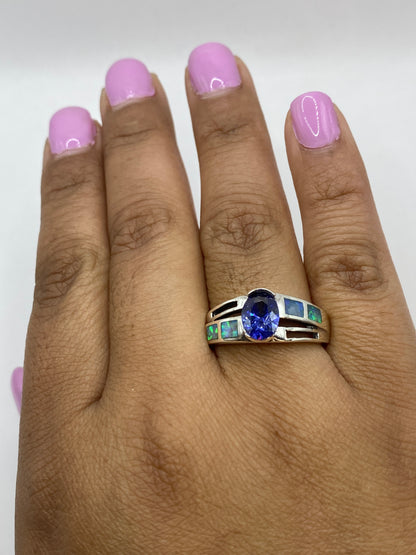 Anillo sobre fondo blanco con sello 950 visible en el interior