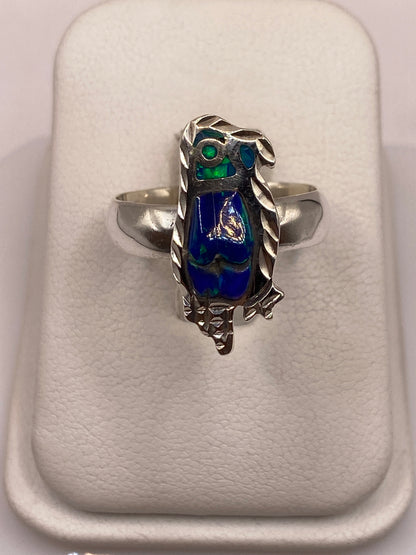 Anillo de plata .950 con ópalo de fuego azul engastado a mano en Taxco