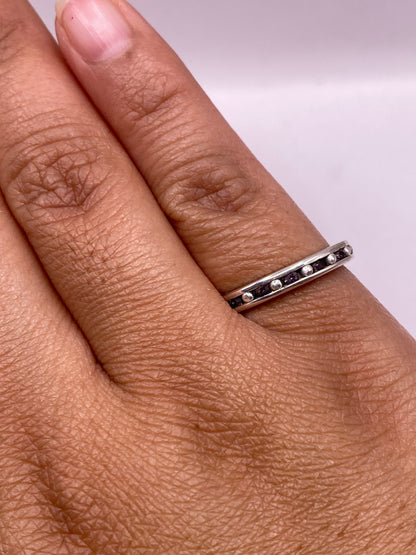 Anillo con sello .925 en la banda interior mostrando autenticidad