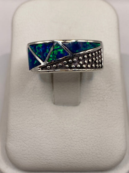 Anillo de plata .950 con ópalo de fuego azul en talla geométrica moderna