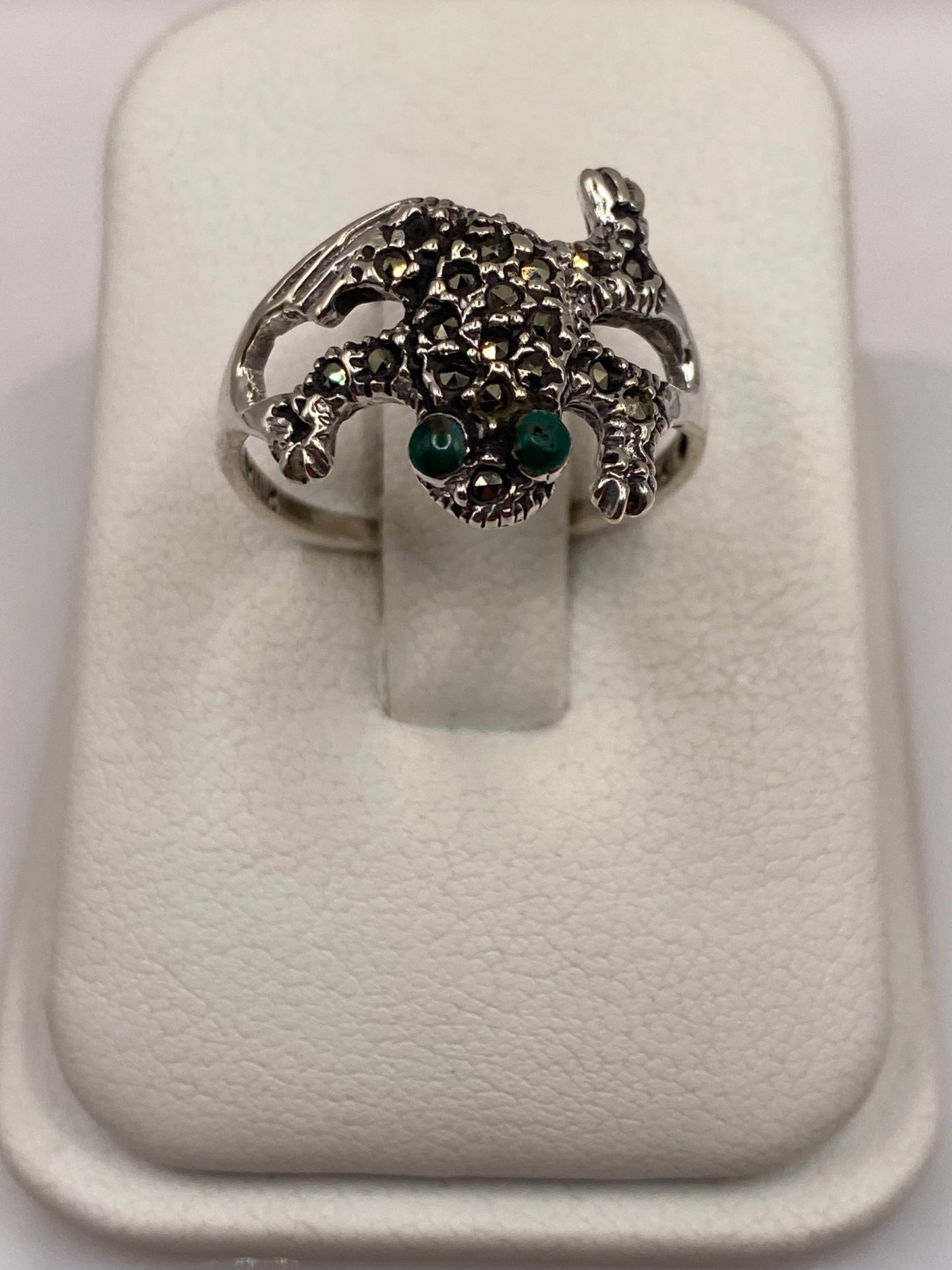 Anillo de Plata con Malaquita — Rostro Artesanal Prehispánico — foto 1
