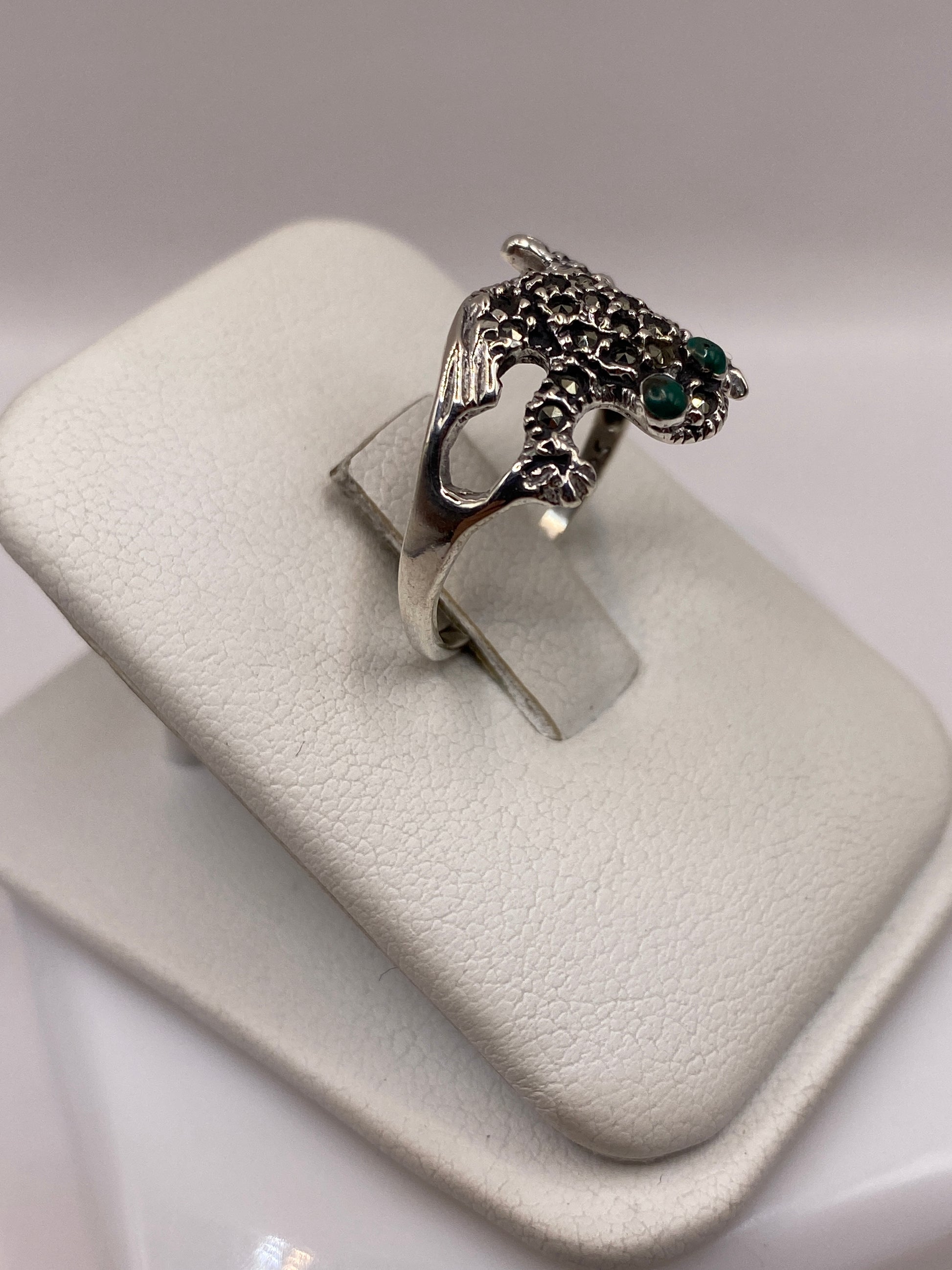 Anillo de Plata con Malaquita — Rostro Artesanal Prehispánico — foto 2