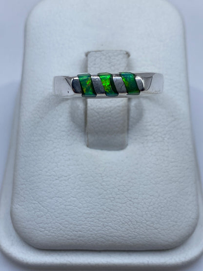 Anillo giratorio de plata con ópalo de fuego verde limón en estuche blanco