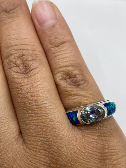Anillo sobre fondo blanco con sello 950 visible en la banda interior